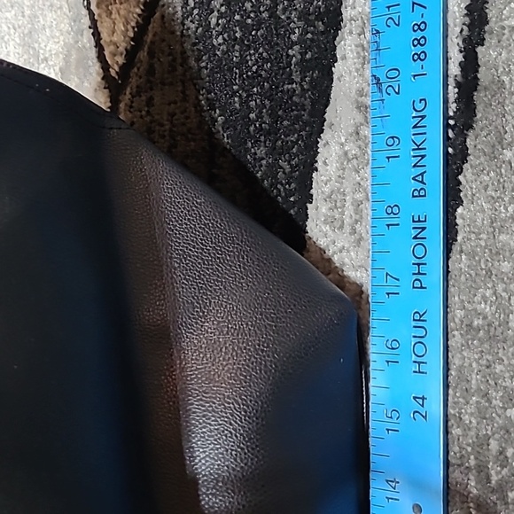 VICTORIA SECRET 2016 LARGE OPEN FAUX LEATHER TOTE - Picture 6 of 8